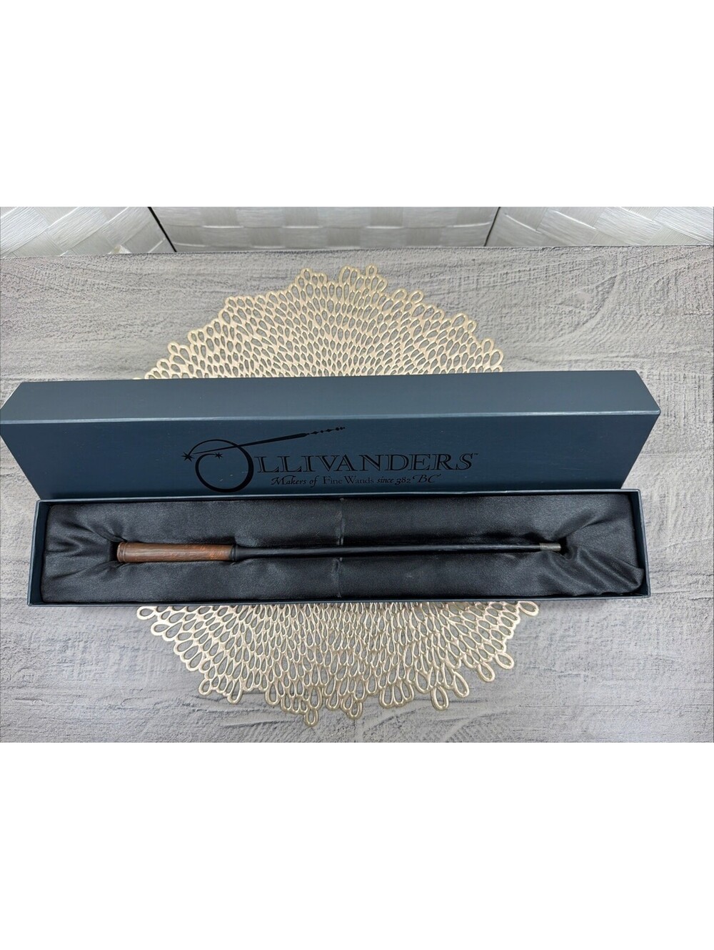 Ollivanders Hawthorne 6 Harry Potter Collectible Wand - Picture 2 of 5